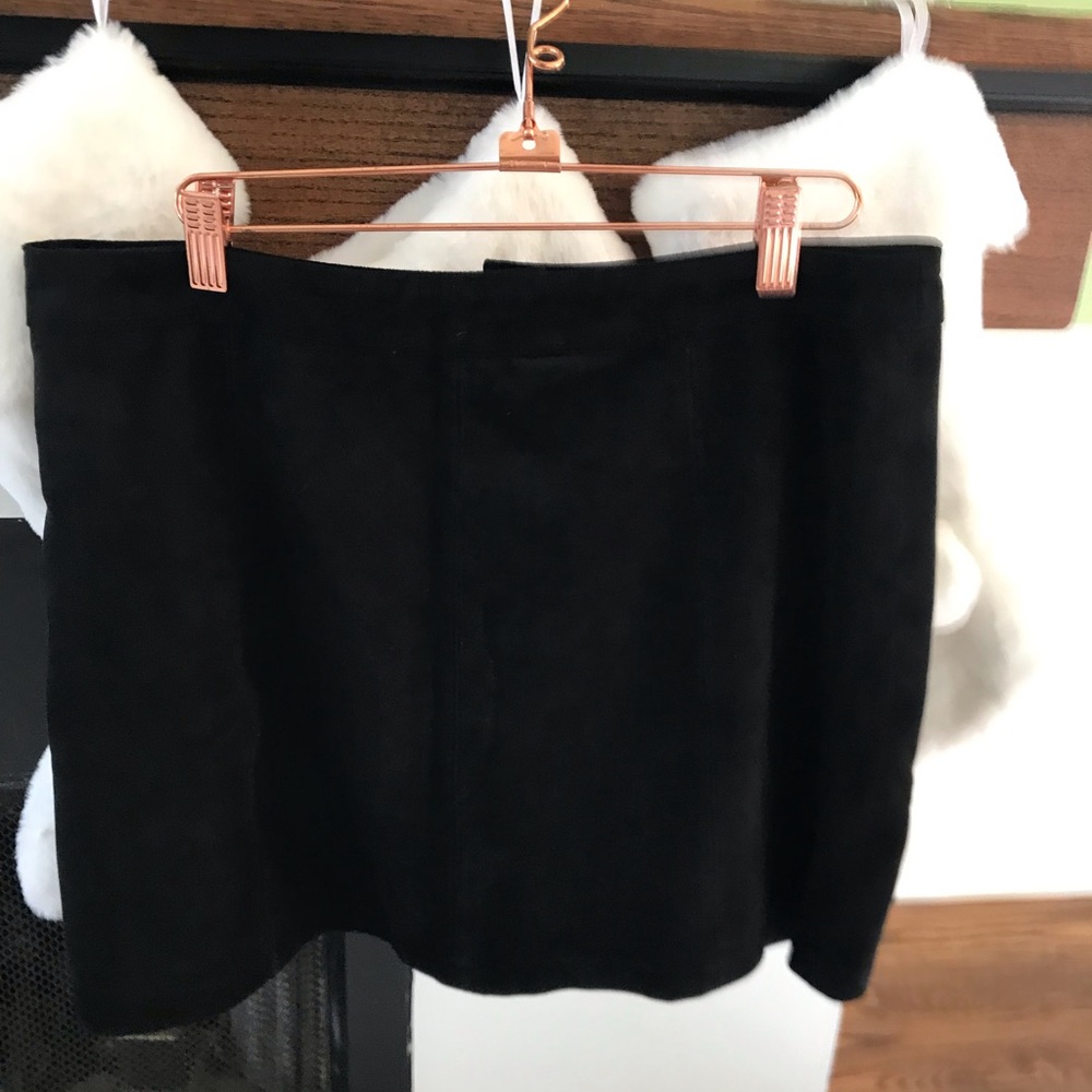 Button Down Mini Skirt - Picture 4 of 4